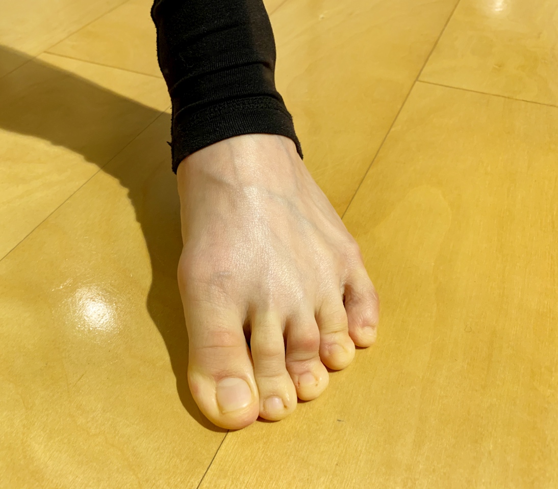 足 の 指 中指 が 長い